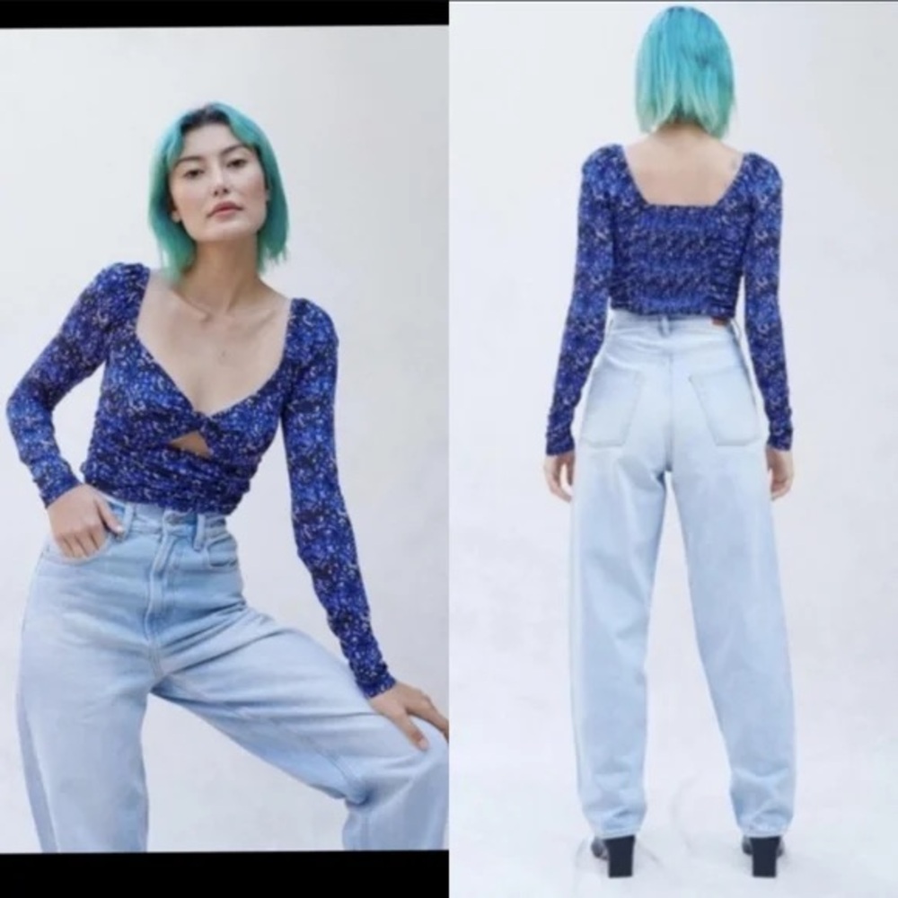 NWT URBAN OUTFITTERS
Uo Juliana Crepe Cutout Cropped Top Small Blue/Black